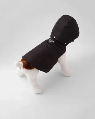 Abrigo acolchado para perro Re-Nylon con capucha Abrigo acolchado para perro Re-Nylon con capucha
