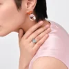 Anillo solitario Couleur Vivante – Oro blanco con aguamarina y peridoto Anillo solitario Couleur Vivante – Oro blanco con aguamarina y peridoto