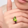 Anillo solitario Couleur Vivante – Oro blanco con peridoto y amatista Anillo solitario Couleur Vivante – Oro blanco con peridoto y amatista