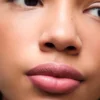 Barra de labios mate suave monocromática de Prada – P158 – Meranti Barra de labios mate suave monocromática de Prada – P158 – Meranti