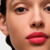 Barra de labios mate suave monocromática de Prada – R128 – Granato Barra de labios mate suave monocromática de Prada – R128 – Granato