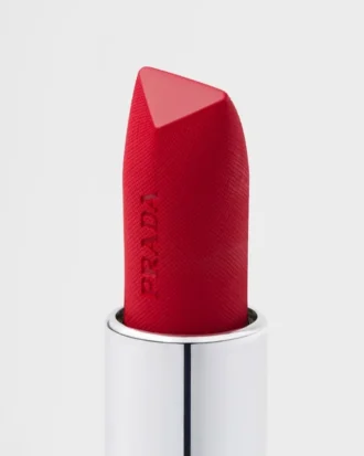 Barra de labios monocromática hipermate de Prada – R27 – Rubino Barra de labios monocromática hipermate de Prada – R27 – Rubino