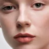 Barra de labios Prada Monochrome Hyper Matte – B13 – Marron Barra de labios Prada Monochrome Hyper Matte – B13 – Marron