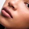 Barra de labios Prada Monochrome Hyper Matte – B13 – Marron Barra de labios Prada Monochrome Hyper Matte – B13 – Marron