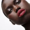 Barra de labios Prada Monochrome Hyper Matte – B15 – Uniform Barra de labios Prada Monochrome Hyper Matte – B15 – Uniform