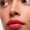Barra de labios Prada Monochrome Hyper Matte – R26 – Lava Barra de labios Prada Monochrome Hyper Matte – R26 – Lava