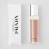 Base de maquillaje optimizadora de la piel Prada Reveal – Dn85 – Neutro oscuro Base de maquillaje optimizadora de la piel Prada Reveal – Dn85 – Neutro oscuro