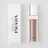 Base de maquillaje optimizadora de la piel Prada Reveal – Dw85 – Oscuro cálido Base de maquillaje optimizadora de la piel Prada Reveal – Dw85 – Oscuro cálido