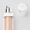 Base de maquillaje optimizadora de la piel Prada Reveal – Lw25 – Claro cálido Base de maquillaje optimizadora de la piel Prada Reveal – Lw25 – Claro cálido