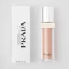 Base de maquillaje optimizadora de la piel Prada Reveal – Mc50 – Medium Cool Base de maquillaje optimizadora de la piel Prada Reveal – Mc50 – Medium Cool
