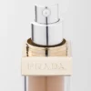 Base de maquillaje optimizadora de la piel Prada Reveal – Mw40 – Medio cálido Base de maquillaje optimizadora de la piel Prada Reveal – Mw40 – Medio cálido