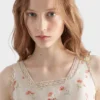 Blusa de lino con estampado floral bordado Blusa de lino con estampado floral bordado
