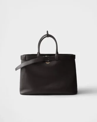 Bolso de cuero con hebilla y cinturón de Prada
