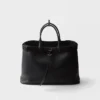 Bolso de cuero con hebilla y cinturón de Prada Bolso de cuero con hebilla y cinturón de Prada