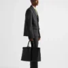 Bolso de cuero con hebilla y cinturón de Prada Bolso de cuero con hebilla y cinturón de Prada