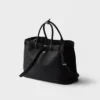 Bolso de cuero con hebilla y cinturón de Prada Bolso de cuero con hebilla y cinturón de Prada