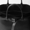Bolso de cuero con hebilla y cinturón de Prada Bolso de cuero con hebilla y cinturón de Prada