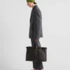 Bolso de cuero con hebilla y cinturón de Prada Bolso de cuero con hebilla y cinturón de Prada