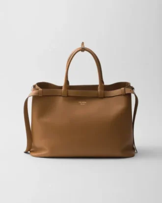 Bolso de cuero con hebilla y doble cinturón de Prada