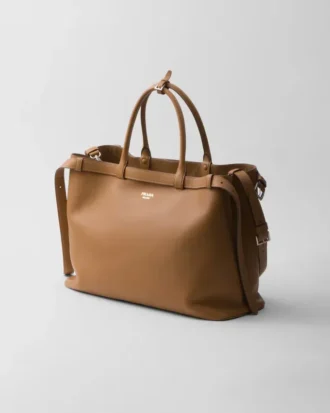 Bolso de cuero con hebilla y doble cinturón de Prada