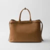Bolso de cuero con hebilla y doble cinturón de Prada Bolso de cuero con hebilla y doble cinturón de Prada