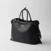 Bolso de cuero con hebilla y doble cinturón de Prada Bolso de cuero con hebilla y doble cinturón de Prada