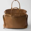 Bolso de cuero con hebilla y doble cinturón de Prada Bolso de cuero con hebilla y doble cinturón de Prada