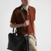 Bolso de cuero con hebilla y doble cinturón de Prada Bolso de cuero con hebilla y doble cinturón de Prada