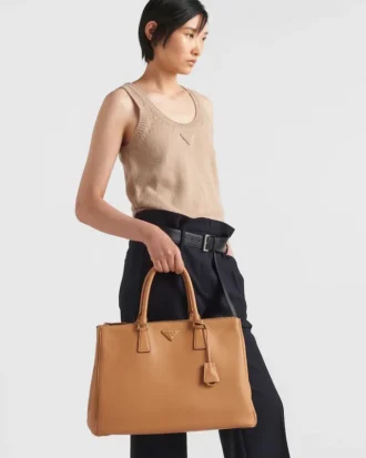 Bolso de cuero extragrande con hebilla de Prada