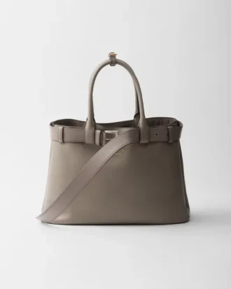 Bolso de cuero grande con hebilla y correa de Prada