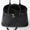 Bolso de cuero grande con hebilla y correa de Prada