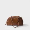 Bolso de cuero Prada Bowling mediano con asa superior Bolso de cuero Prada Bowling mediano con asa superior