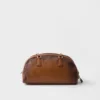 Bolso de cuero Prada Bowling mediano con asa superior Bolso de cuero Prada Bowling mediano con asa superior