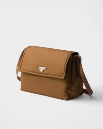 Bolso de hombro acolchado grande Prada Traveller de Re-Nylon