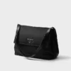 Bolso de hombro acolchado grande Prada Traveller de Re-Nylon Bolso de hombro acolchado grande Prada Traveller de Re-Nylon