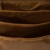 Bolso de hombro acolchado grande Prada Traveller de Re-Nylon Bolso de hombro acolchado grande Prada Traveller de Re-Nylon