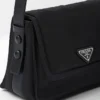 Bolso de hombro acolchado pequeño de Re-Nylon Prada Traveller