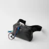 Bolso de hombro de cuero con charm Bolso de hombro de cuero con charm