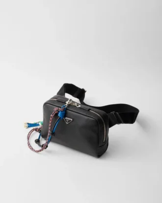 Bolso de hombro de cuero con charm