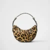 Bolso de hombro de cuero estampado Prada Arqua Bolso de hombro de cuero estampado Prada Arqua