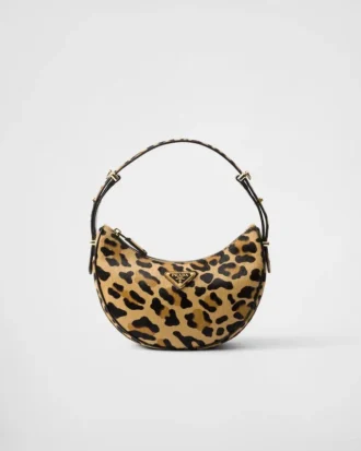 Bolso de hombro de cuero estampado Prada Arqua