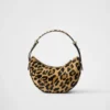 Bolso de hombro de cuero estampado Prada Arqua Bolso de hombro de cuero estampado Prada Arqua