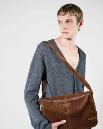 Bolso de hombro de gamuza