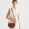 Bolso de hombro de piel Prada Arqua con solapa Bolso de hombro de piel Prada Arqua con solapa