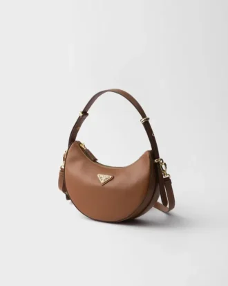 Bolso de hombro de piel Prada Arqua Mini