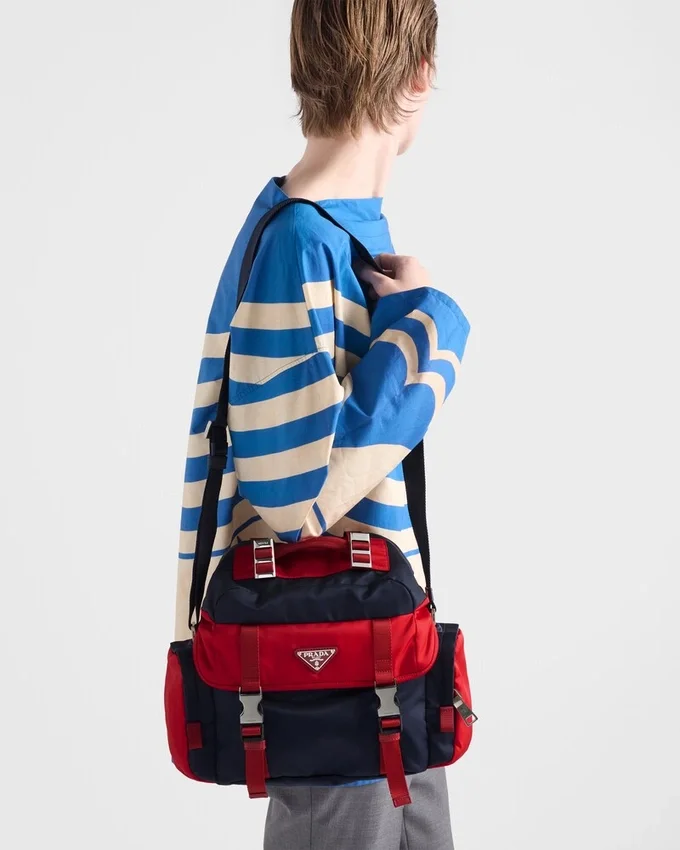 Bolso de hombro de Re-Nylon y cuero Bolso de hombro de Re-Nylon y cuero
