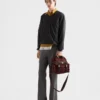 Bolso de hombro de Re-Nylon y cuero Bolso de hombro de Re-Nylon y cuero