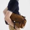 Bolso de hombro de Re-Nylon y cuero Bolso de hombro de Re-Nylon y cuero