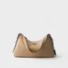 Bolso de hombro grande de cuero Prada Aimae Bolso de hombro grande de cuero Prada Aimae