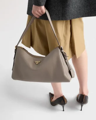Bolso de hombro grande de cuero Prada Aimae